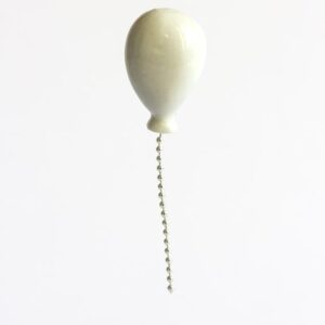 lost-balloon-pin-stook-white-silver-string