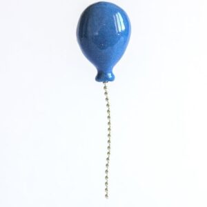 lost-balloon-pin-stook-blue-silver-string