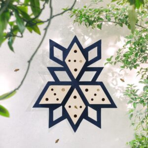 busy bee hotel van ontwerper carmela bogman