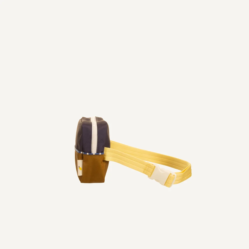 sticky lemon fanny pack in de kleuren paars en goudbruin met lichtgele band