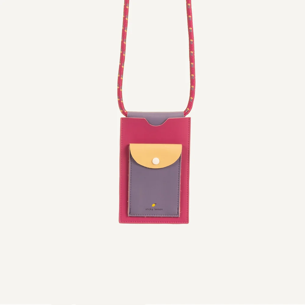 sticky lemon telefoonhoes in de kleuren lila en roze met roze koord