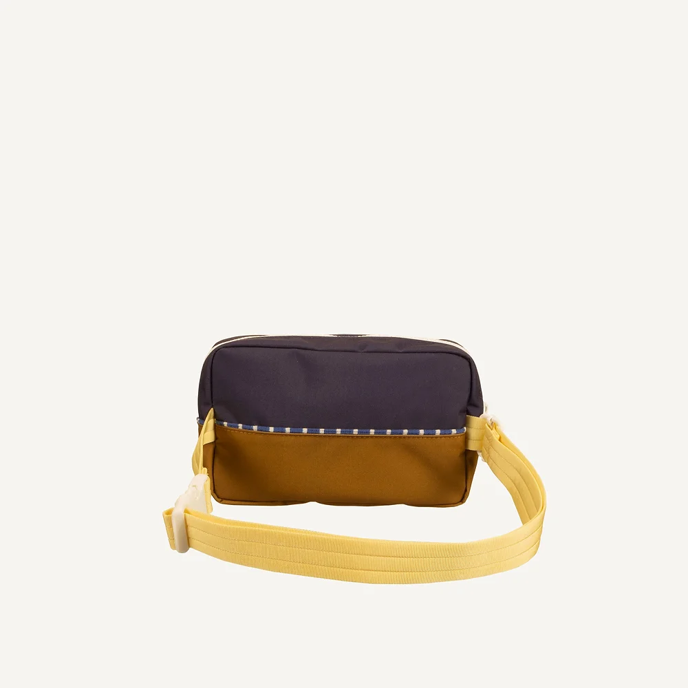sticky lemon fanny pack in de kleuren paars en goudbruin met lichtgele band